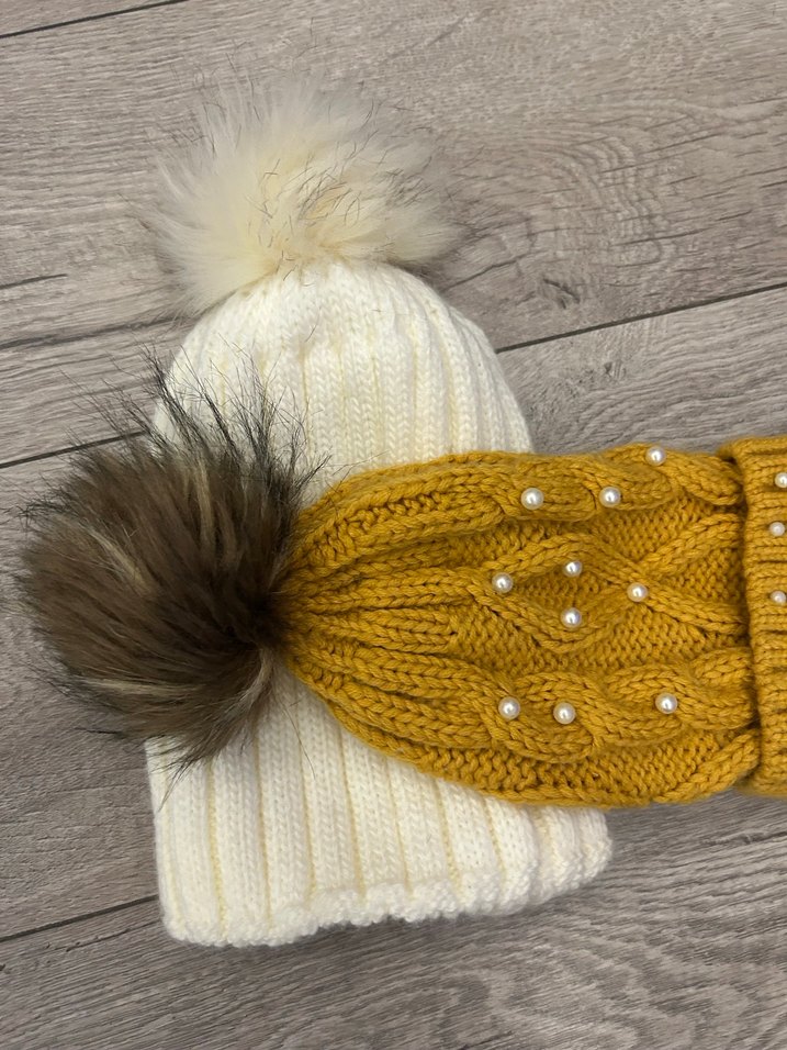 Kadın Beyaz Örgü Bere Ponponlu - Görsel 5