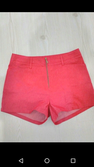 kırmızı short