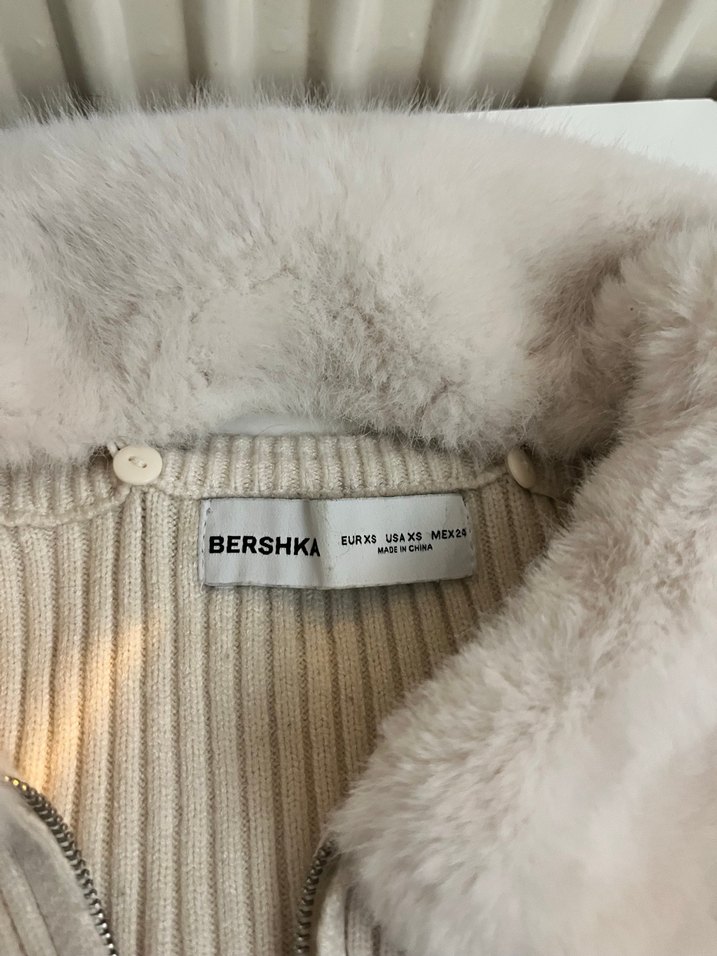 Bershka Peluş Detaylı Bej Kadın Kazak - Görsel 2