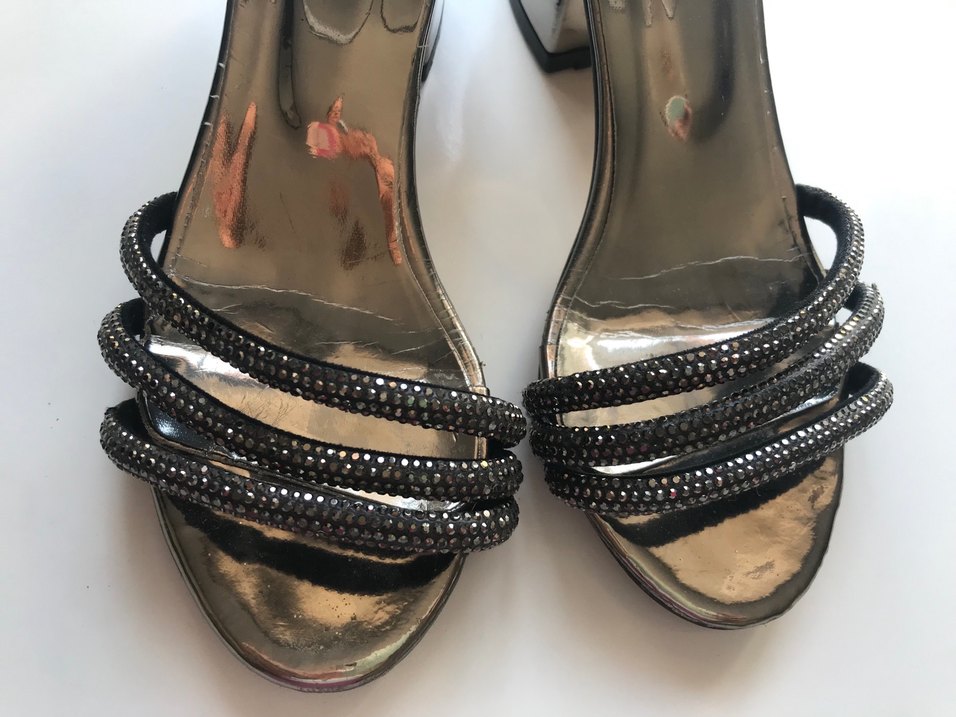 Gri Parlak Yılan Desenli Tokalı Topuklu Ayakkabı - Görsel 4