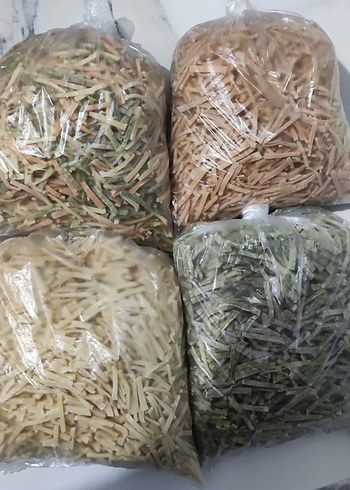 Dört Renkli Ev Yapımı Erişte