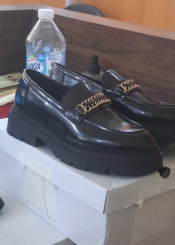 Zincir Detaylı Siyah Platform Topuklu Kadın Loafer