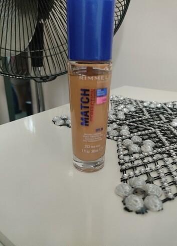 Rimmel London Fondöten 