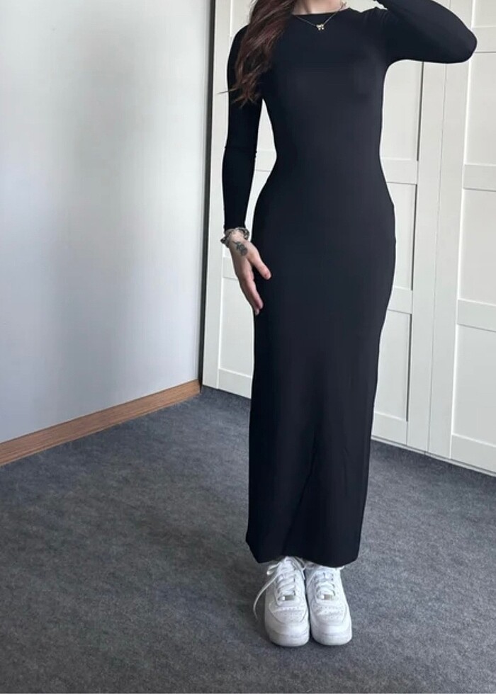 Uzun Dar Siyah Elbise - Görsel 2