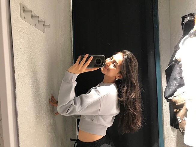 m Beden Gri crop sweatshirt