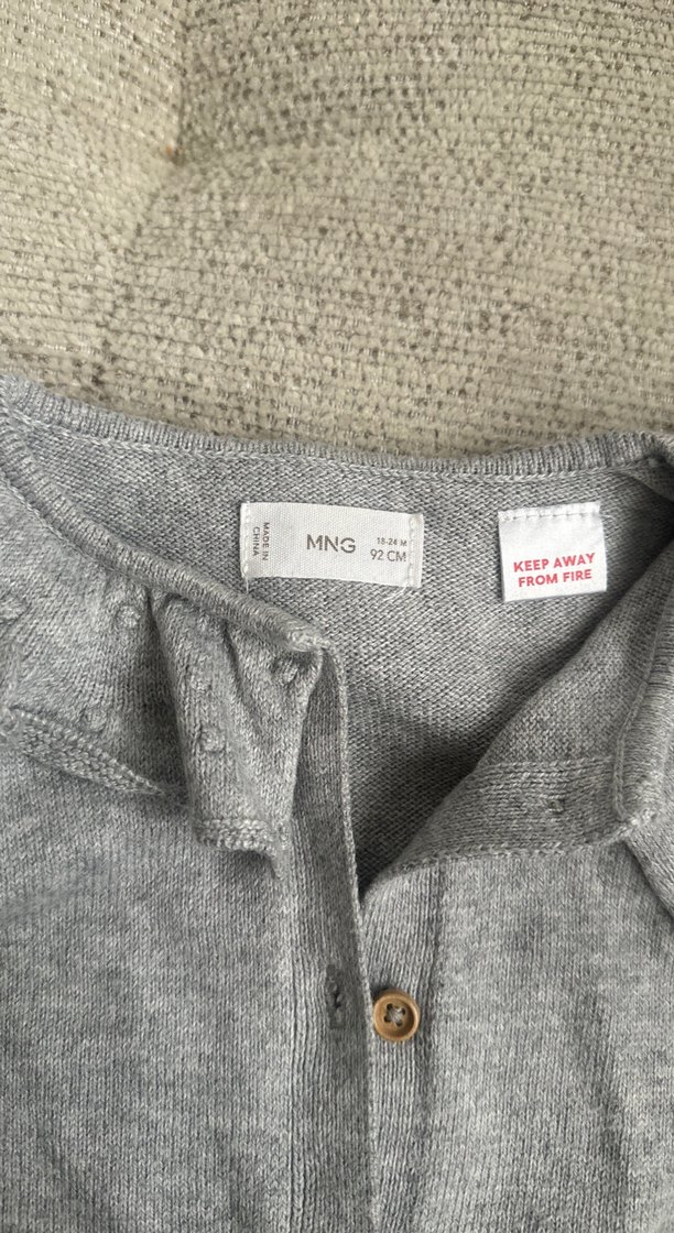 Gri Düğmeli Kız Yün Hırka - Görsel 3