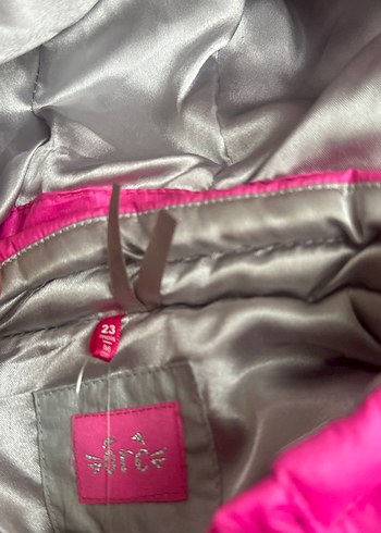 Kız Çocuk Parlak Pembe Kapüşonlu Yelek - Görsel 2