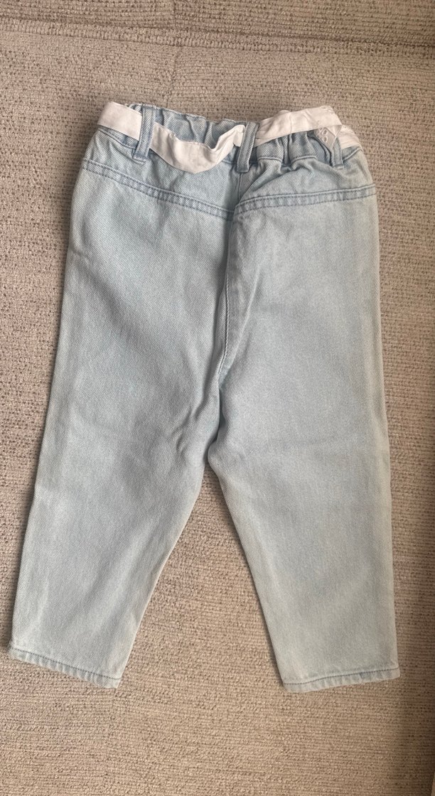 Nakışlı Beyaz Kemerli Kız Kot Pantolon - Görsel 3