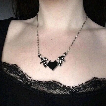 gothic kolye