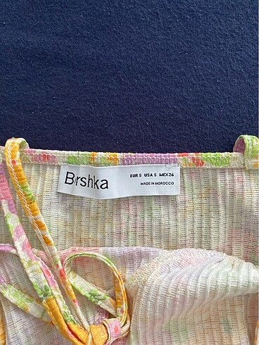 s Beden BERSHKA çiçekli üst