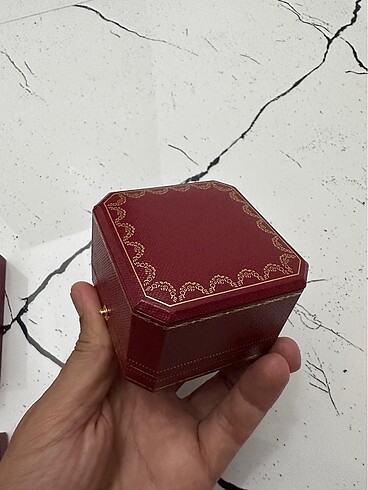 Beden Cartier yüzük kutusu
