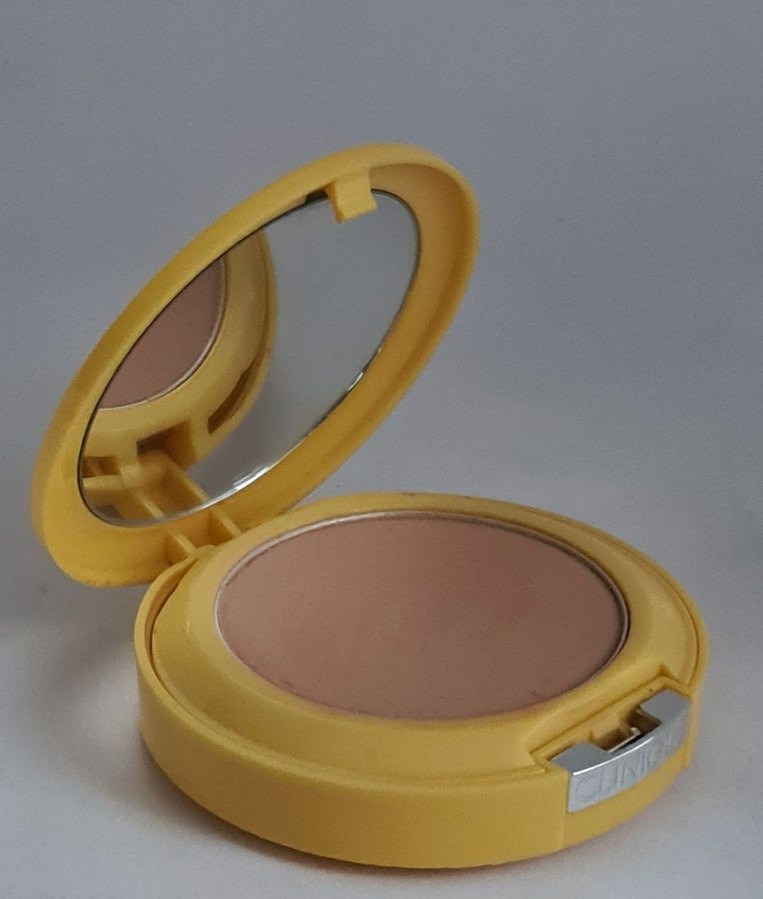 Clinique SPF 30 Mineral Powder Make Up For Face 9,5 gr - Görsel 2