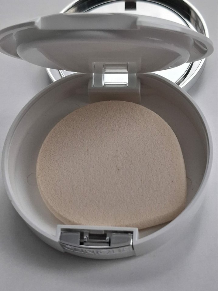 Clinique Beyond Perfecting Powder Foundation + Concealer 9 - Görsel 2