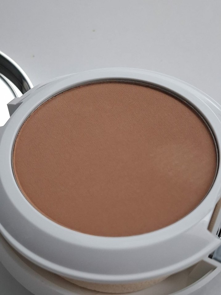 Clinique Beyond Perfecting Powder Foundation + Concealer 9 - Görsel 3