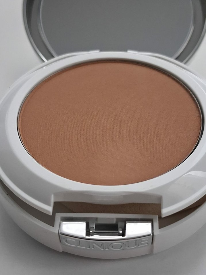Clinique Beyond Perfecting Powder Foundation + Concealer 9 - Görsel 4