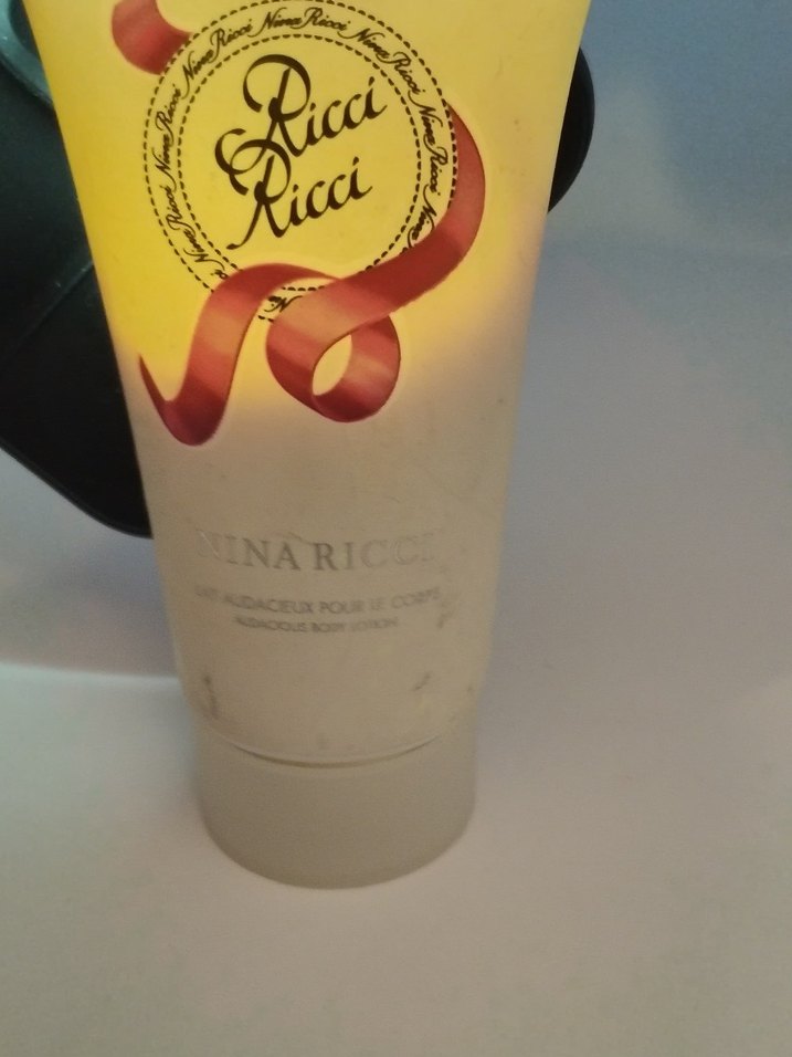 Nina Ricci Vücut Losyonu - Görsel 3