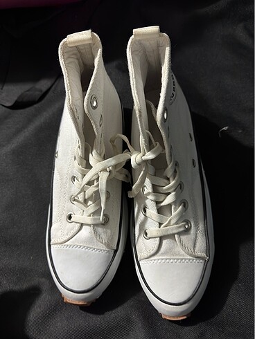 Converse Bağcıklı Spor Ayakkabı