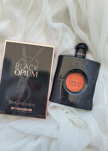 Yves Saint Laurent Black Opium Kadın Parfümü 90ml