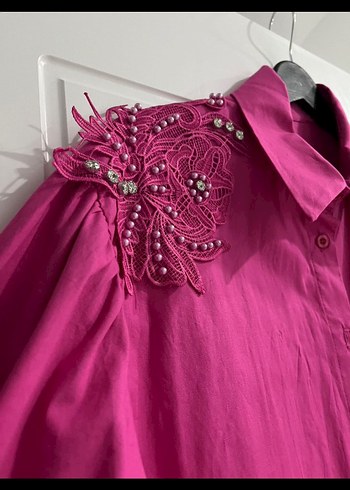 Boncuk İşlemeli Uzun Kesim Pembe Gömlek