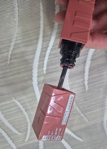 Beden Maybelline Superstay Vinyl Ink Ruj