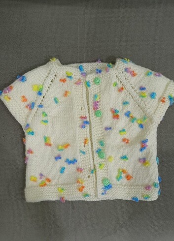 El örgüsü bebek yeleği