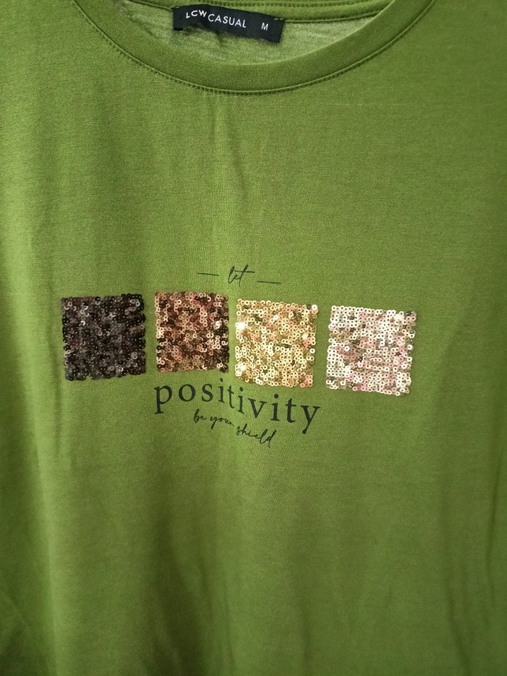 Payet Detaylı Yeşil Kadın Tişört - Görsel 3