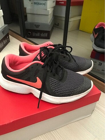 Nike yürüyüş ayakkabısı