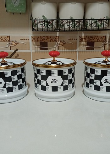 Desenli emaye 3 lü set markadır.