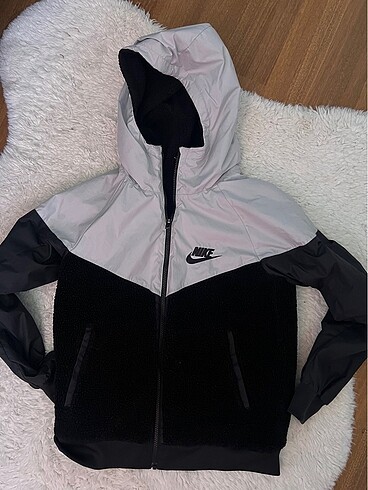 Nike mont