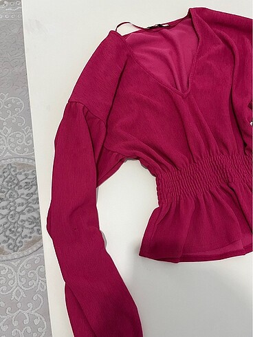 Pull and Bear Pembe v yaka bluz
