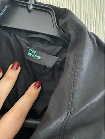 xl Beden Benetton yağmurluk