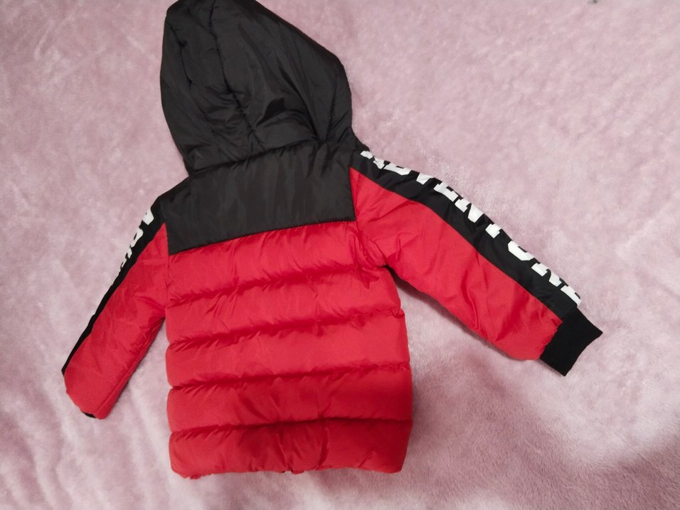 Kırmızı Kapüşonlu Erkek Çocuk Mont - Görsel 2
