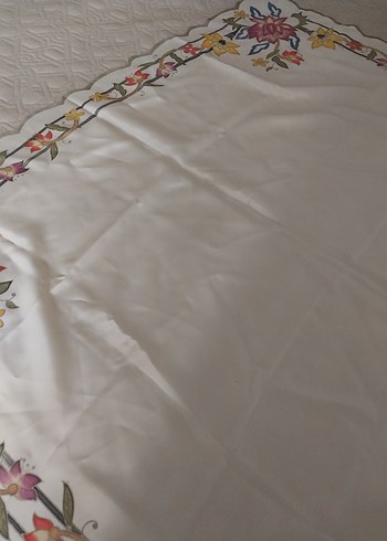 Nakışlı Beyaz Masa Örtüsü - Görsel 5