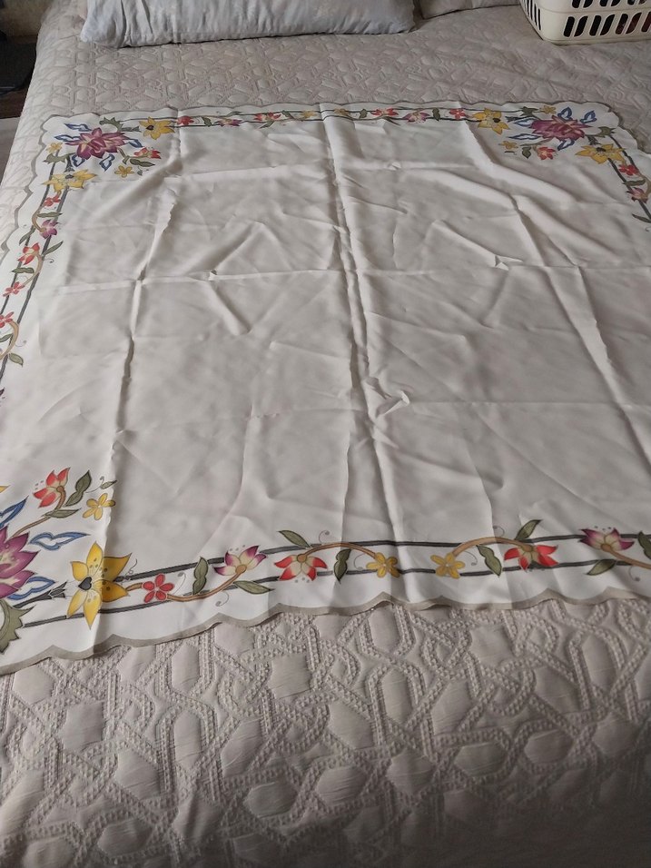 Nakışlı Beyaz Masa Örtüsü - Görsel 3