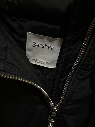 xs Beden Bershka siyah şişme mont