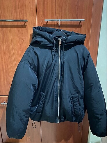 Bershka siyah şişme mont