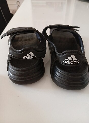 31 Beden Adidas erkek çocuk sandalet