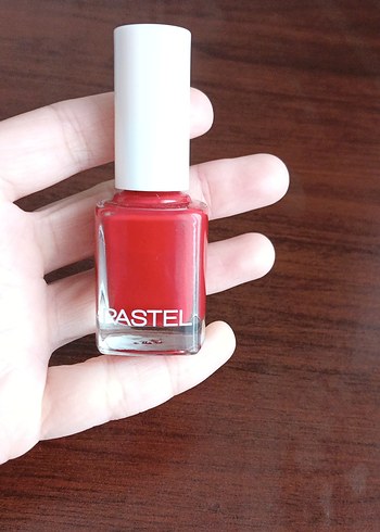 Pastel Kırmızı Oje az kullanıldı