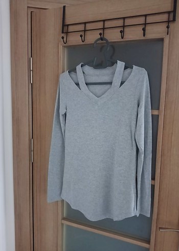 Gri V Yakalı Kadın Sweatshirt kullanılmadı temiz