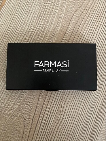 Farmasi yüz paleti