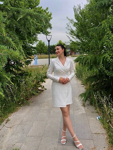 Beyaz özel gün elbisesi