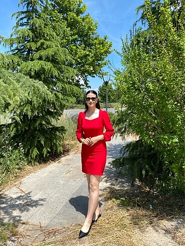 Kırmızı elbise