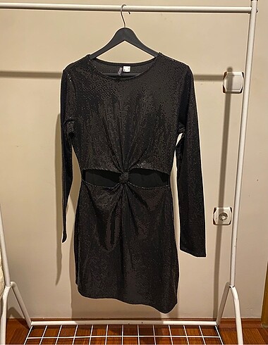 H&m DIVIDED metalik siyah pullu payetli cut out detaylı gece dav