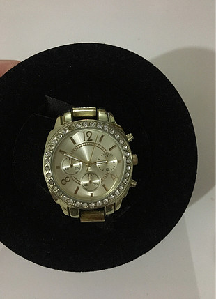 Forever New gold saat