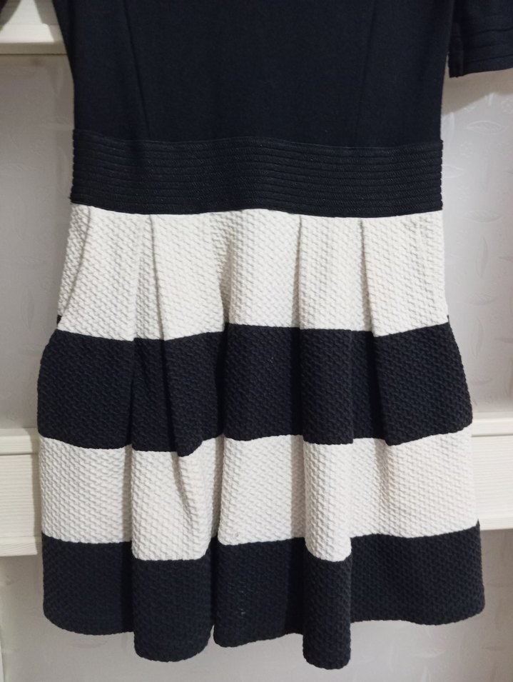 Kadın Siyah Beyaz Çizgili Pilili Mini Elbise - Görsel 5