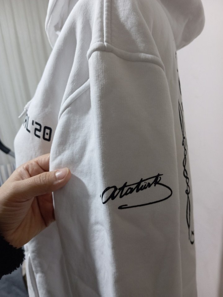 Beyaz Kapüşonlu Sweatshirt — görsel 4/10