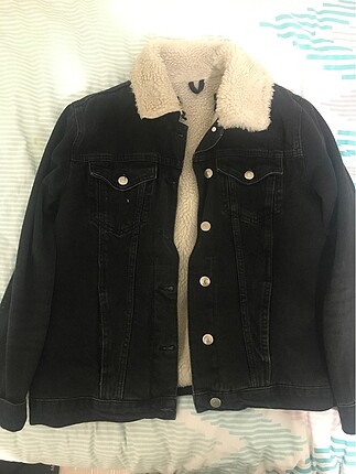 Siyah kürklü kot ceket
