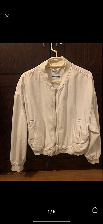 Bershka bomber