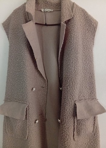 Bej Midi Yün Düğmeli Kolsuz Kadın Kaban - Görsel 3