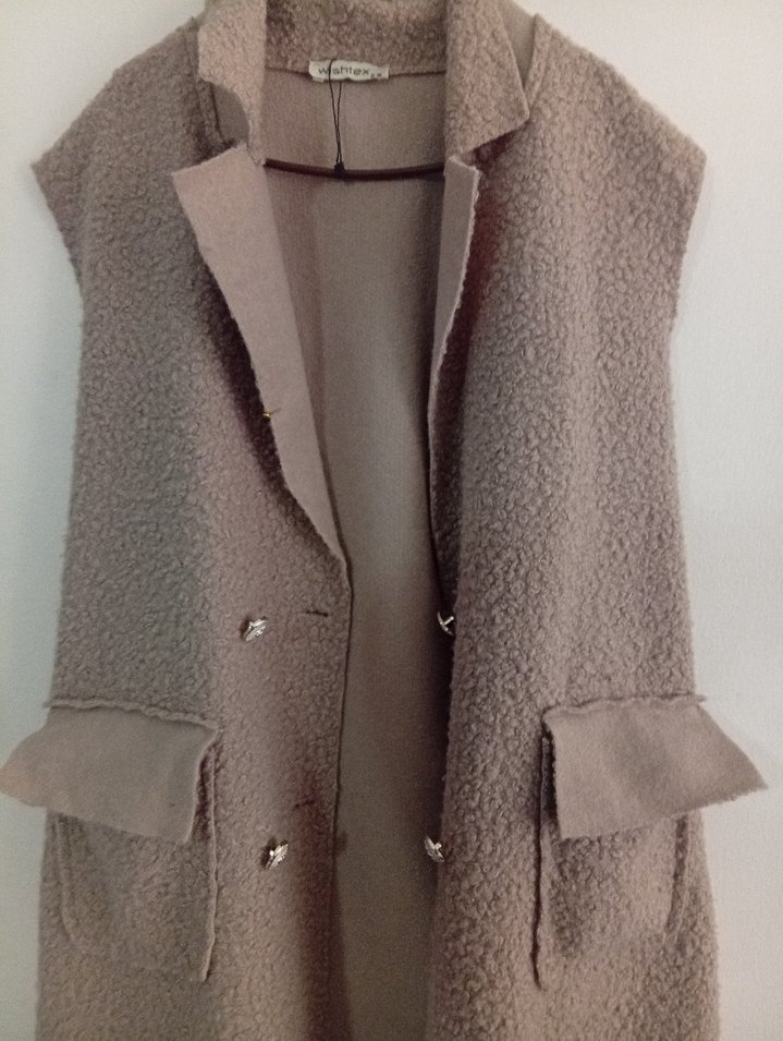 Bej Midi Yün Düğmeli Kolsuz Kadın Kaban - Görsel 3